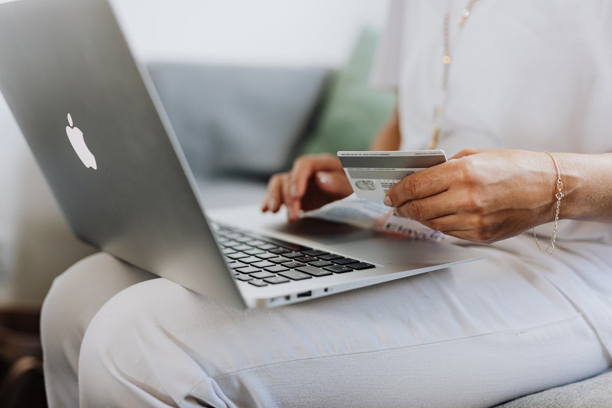 Contactless card payment at a point of sale, representing EVPOWERS CRM and billing